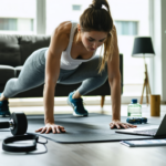 découvrez des astuces efficaces pour rester en forme même avec un emploi du temps chargé, sans avoir besoin d'aller à la salle de sport.