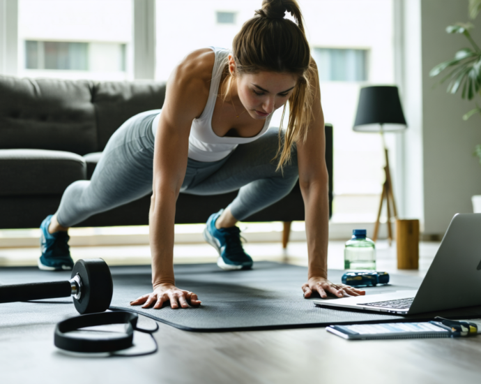 découvrez des astuces efficaces pour rester en forme même avec un emploi du temps chargé, sans avoir besoin d'aller à la salle de sport.